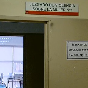 Cerca de 240.000 mujeres justifican la violencia machista en algunos casos, A la Carta, TVE